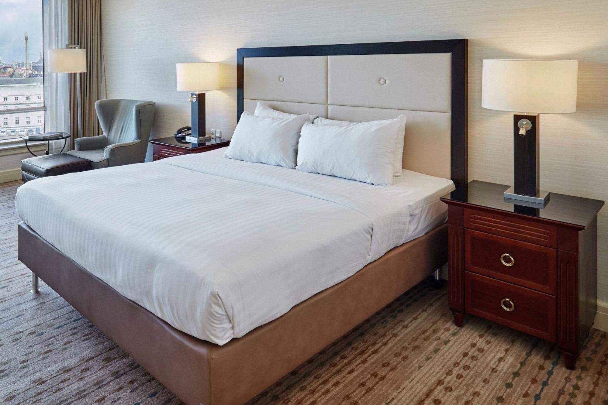 Copenhagen Marriott Hotel Extérieur photo A guest room at the Hilton Garden Inn